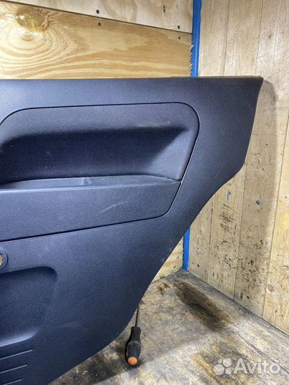 Обшивка задней правой двери Ford Fusion 79070