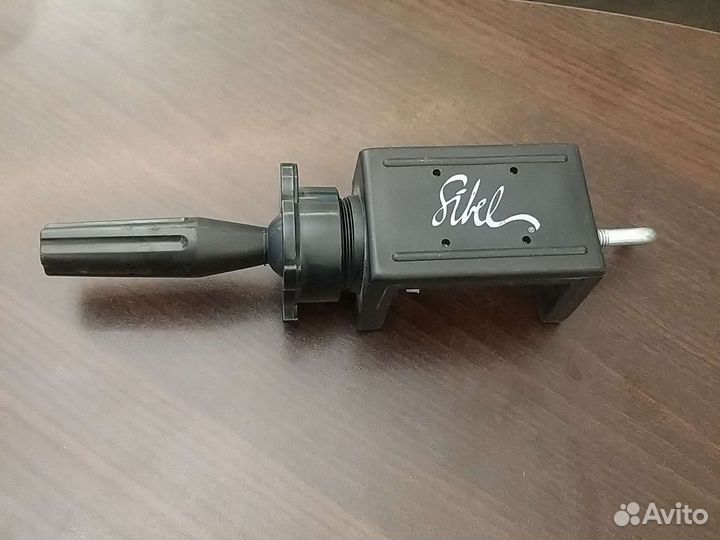 Крепление для настольной лампы к столу