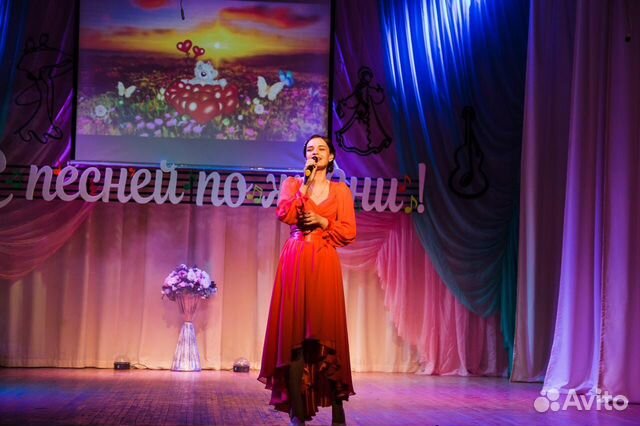 Педагог эстрадного вокала и игры на синтезаторе