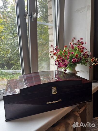 Набор столовых приборов на 12 персон