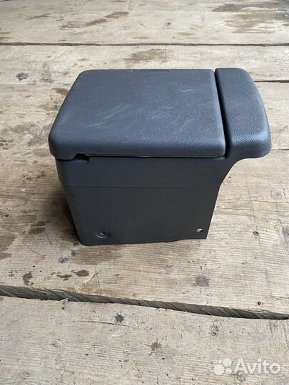 Подлокотник бардачок между сиденьями