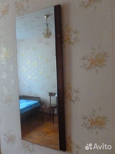 Продаётся зеркало настенное