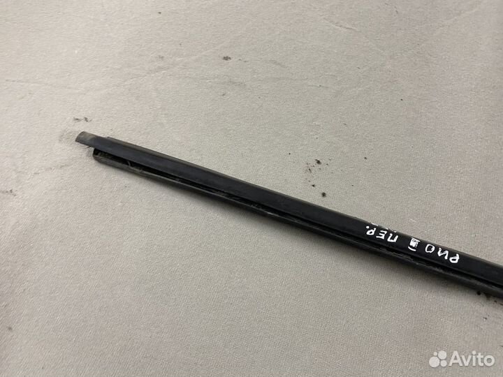 Уплотнитель стекла Kia Rio (QB) III (2011–2015)