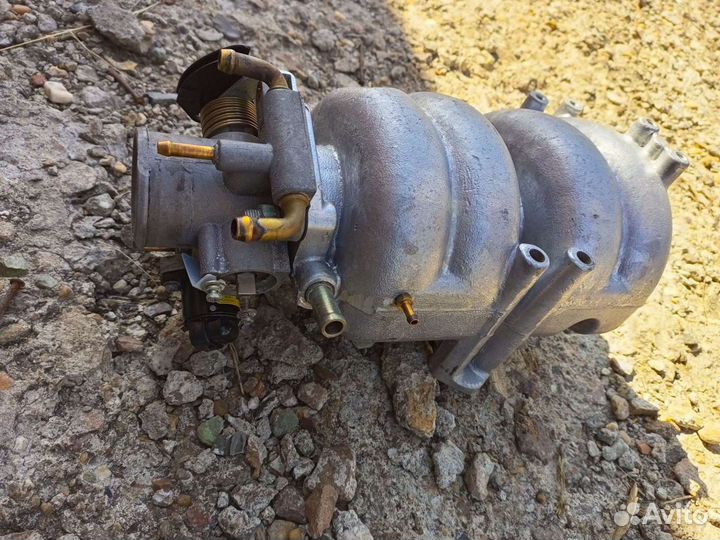 Топливная рампа с форсунками в сборе