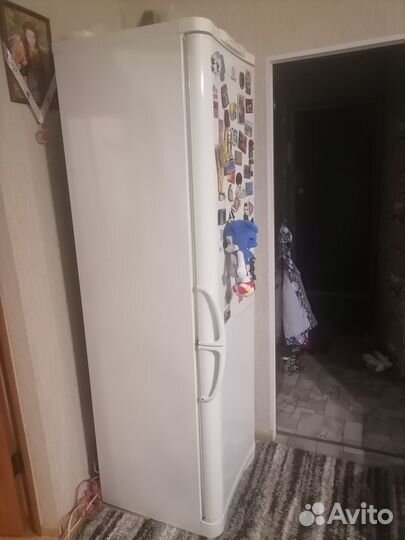Продаётся холодильник Indesit