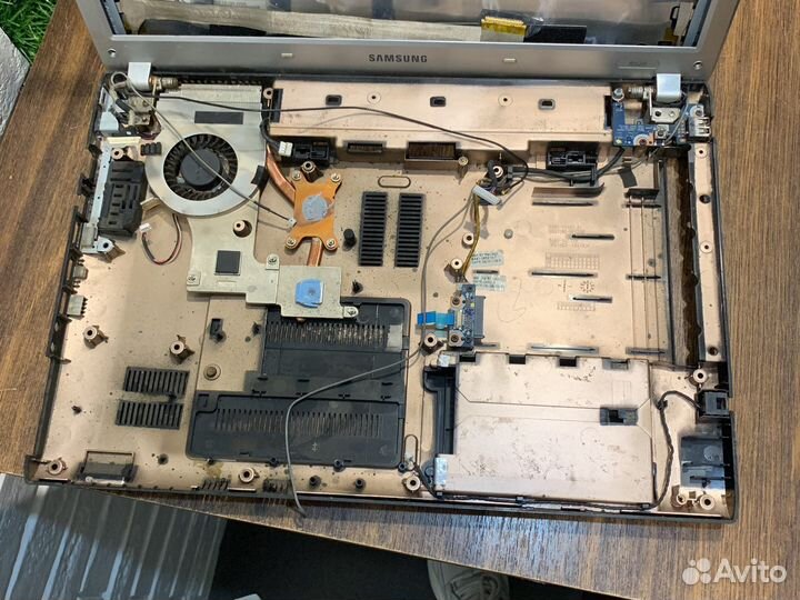Ноутбук в разбор R520 NP-R520