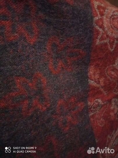 Палантин новый при желании можно сделать пончо или