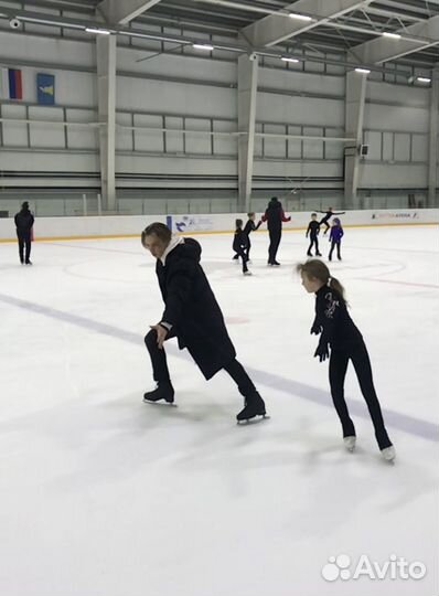 Тренер по фигурному катанию / Скользист