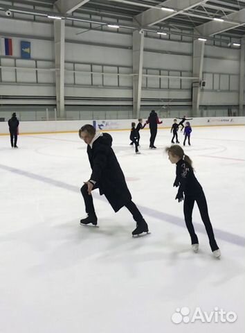 Тренер по фигурному катанию / Скользист