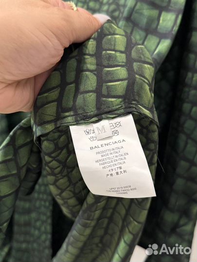 Шикарный шелковый костюм balenciaga