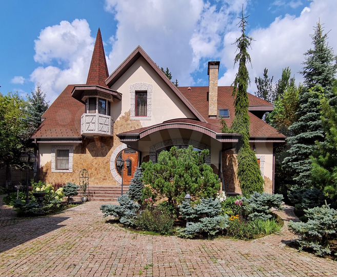 Дом 270,6 м² на участке 27 сот.