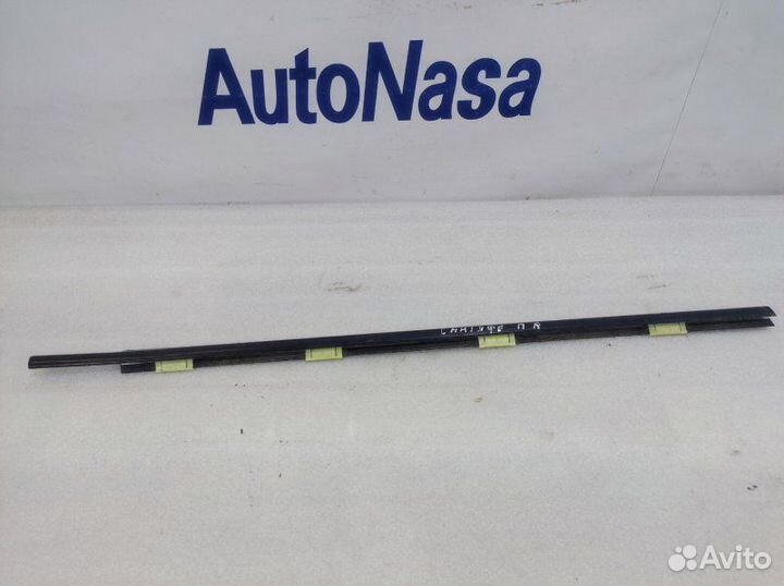 Накладка стекла передняя правая Hyundai Santa Fe