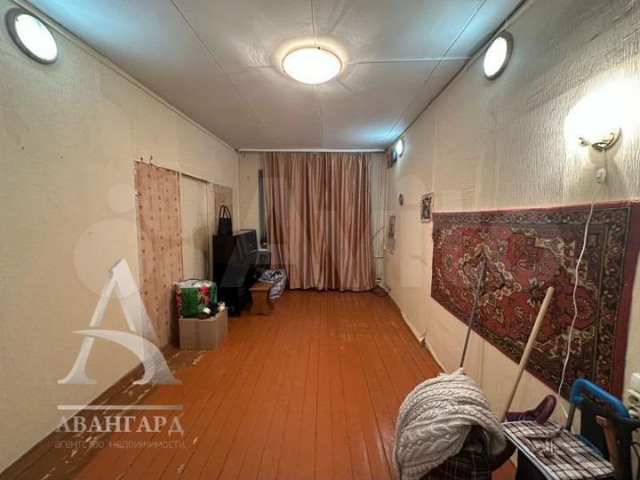 2-к. квартира, 42 м², 1/4 эт.