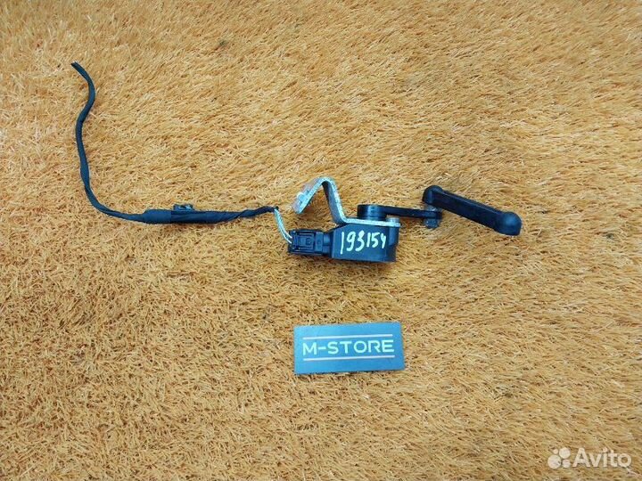 Датчик высоты дорожного просвета задний левый Bmw