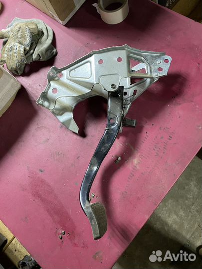 Педаль тормоза Opel Astra H