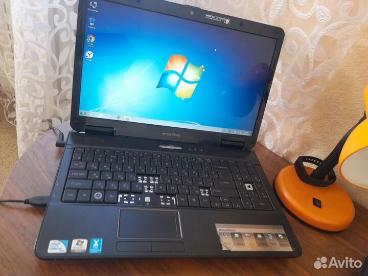 Ноутбук Emachines e525