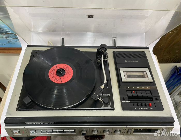 Виниловый проигрыватель