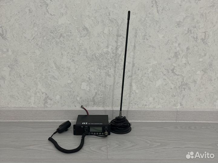 Автомобильная рация с антенной