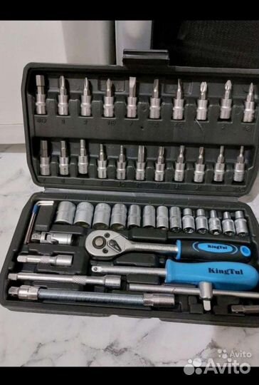 Набор инструментов для авто в чемодане