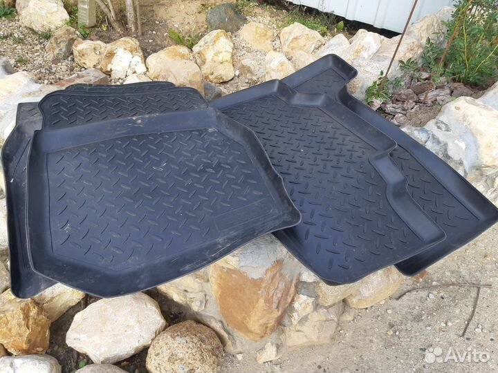 Продам комплект всесезонных колес на литых дисках