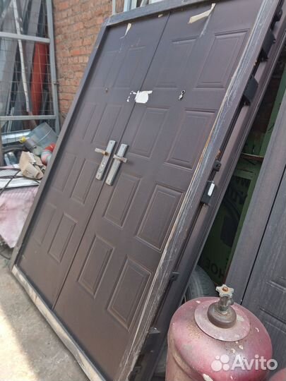 Дверь входная железная двустворчатая бу