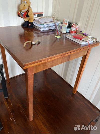 Стол обеденный