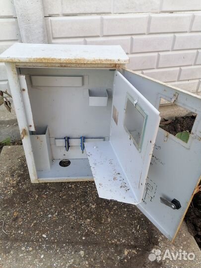 Шкаф распределительный навесной металлический