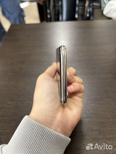 iPhone X, 64 ГБ