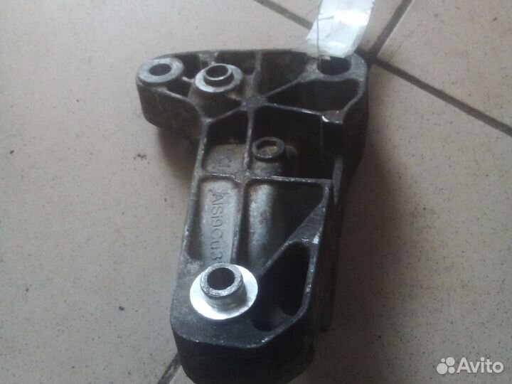 Кронштейн двигателя volkswagen т 5