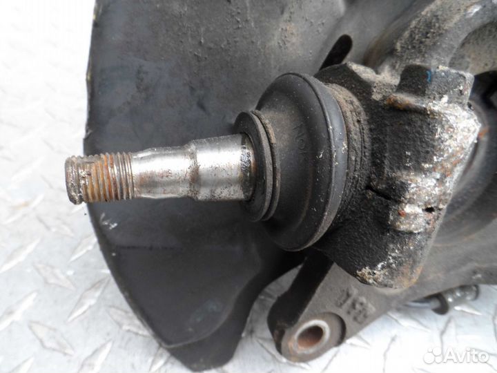 Кулак поворотный левый Subaru Forester 3 SH