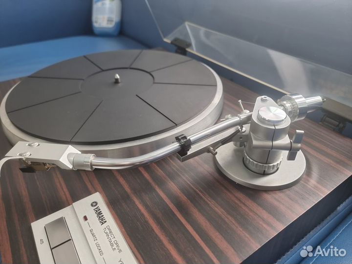 Виниловый проигрыватель Yamaha YP-D9