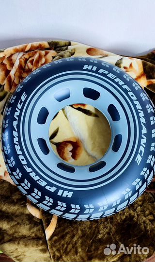 Надувной круг для плавания