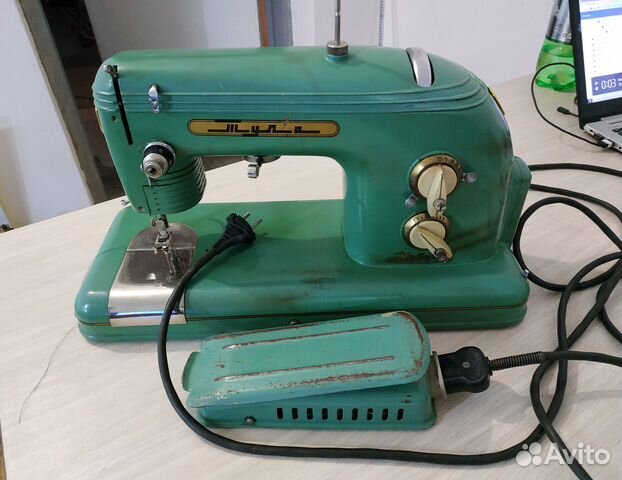 Орнамент зигзаг. Зигзаг удачи секонд хенд челябинск. Зигзагообразный орнамент. Зигзаг удачи секонд теплый стан. Геометрический узор фон.