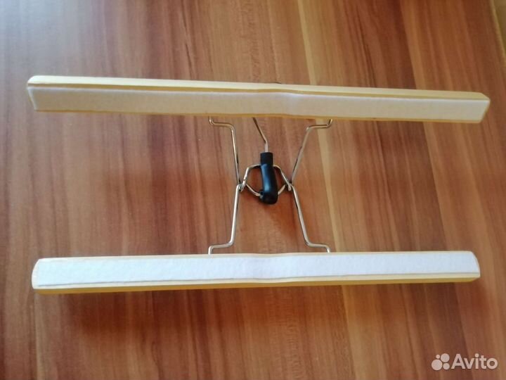 Вешалка для брюк, юбок