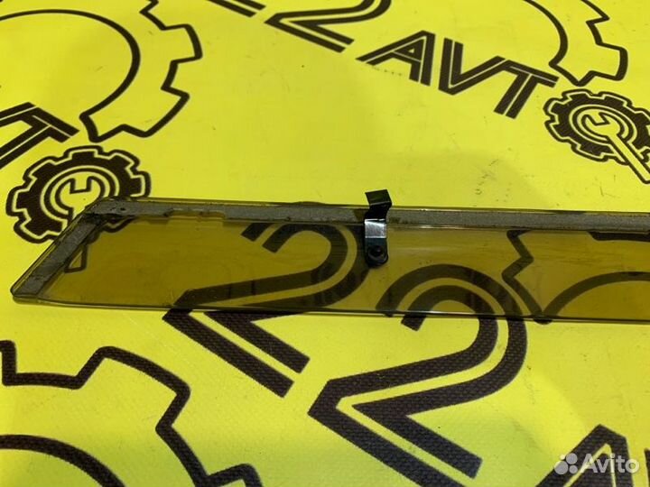 Ветровик задний левый Toyota Ist NCP60 2NZ-FE