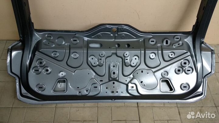 Крышка багажника Volvo XC90 2014-2021 год