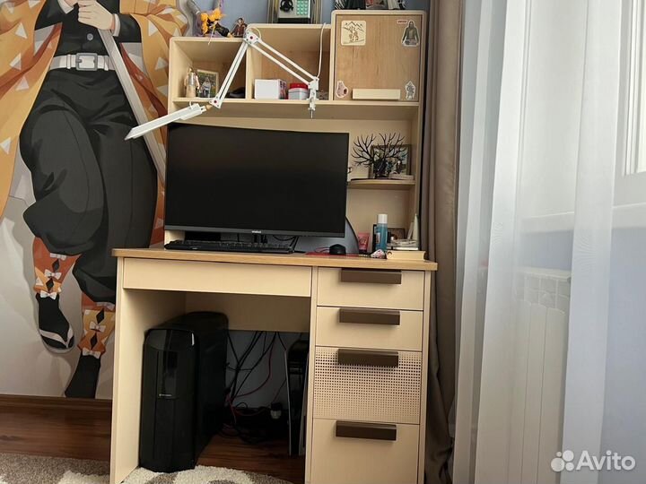 Школьный стол