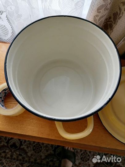 Кастрюля эмалированная