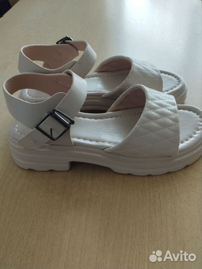 Босоножки женские