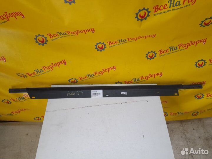 Молдинг стекла задний правый Audi Q7 2005-2009