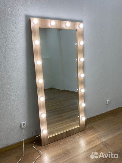 Гримерное зеркало с лампочками напольное