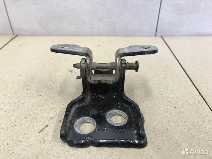 Петля двери рено