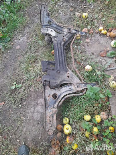 Подрамник в сборе на volkswagen golf 3