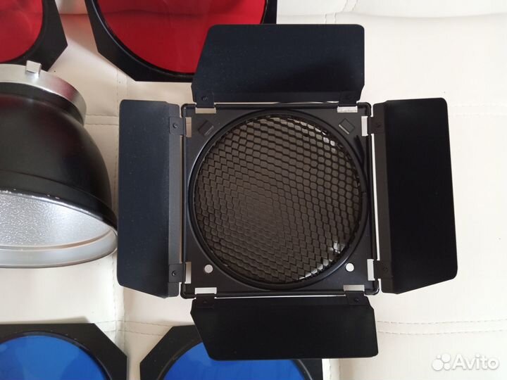 Комплект студийного света Lumifor Amato LX200