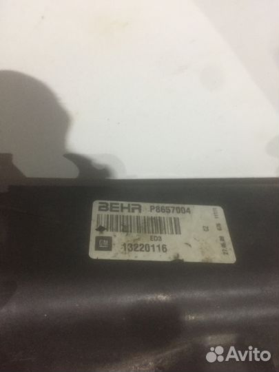 Диффузор вентилятора в сборе 13241739 Opel Insigni