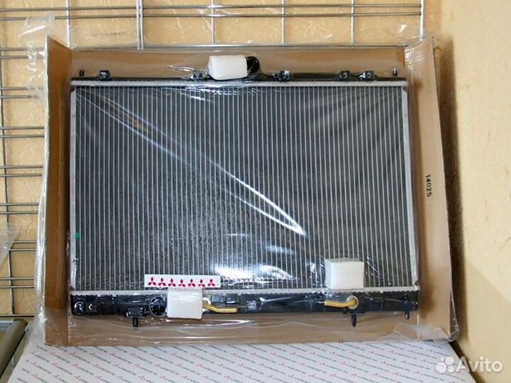 Радиатор охлаждения двигателя Митсубиси Лансер 9