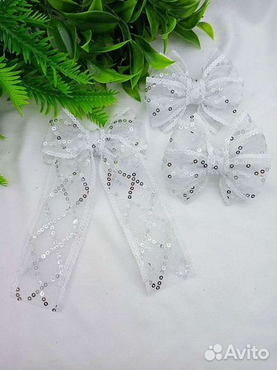 Белые банты