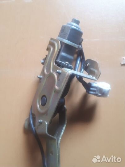 Доводчик сдвижной двери Toyota Town Ace Noah SR50