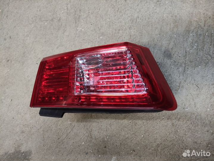 Фонарь левый в крышку багажника Honda Accord 8