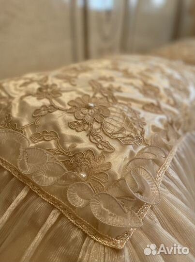 Покрывало на кровать в спальню с наволочками